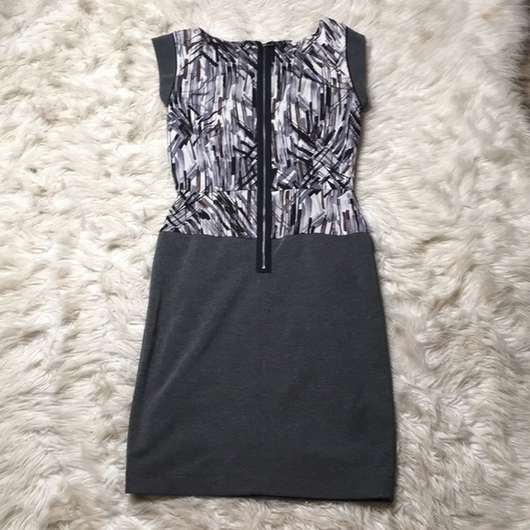 BCBG MAXAZRIA size small Cap sleeve gray midi dress with pattern detail - Picture 6 of 9